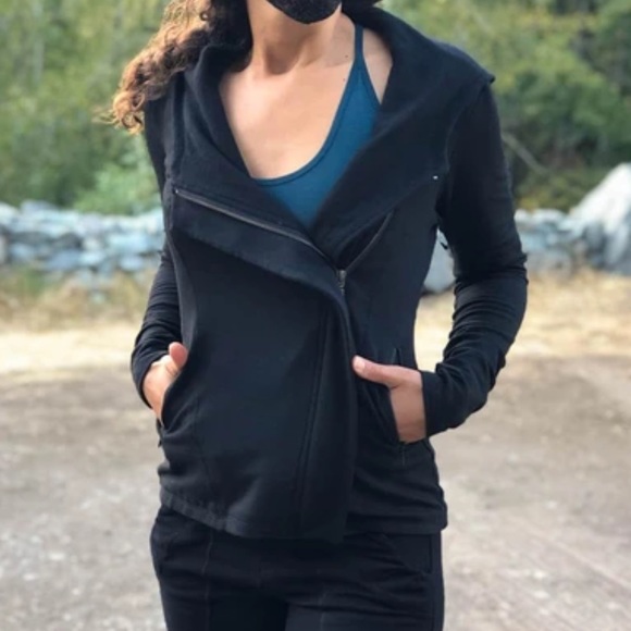 Nike Tech Aeroshield Moto Cape Jacket - Picture 4 of 10